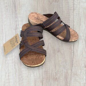 NWT BEARPAW Kai II Brown Slide On Sandals Shoes Comfort Women’s Size 7 WIDE
